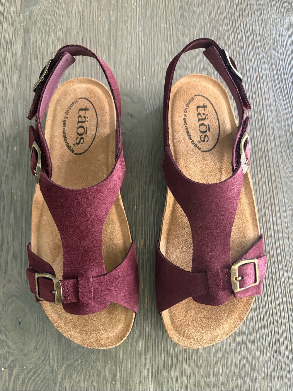 Brand New in Box Taos MVP Bordeaux Suede Leather Sandals Size 8 US